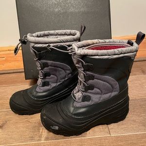 Kids North Face Alpenglow snow boot